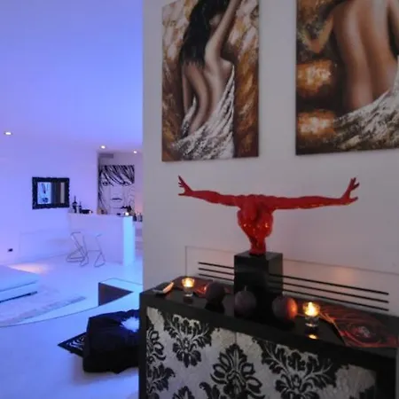 White Elegance Apartment